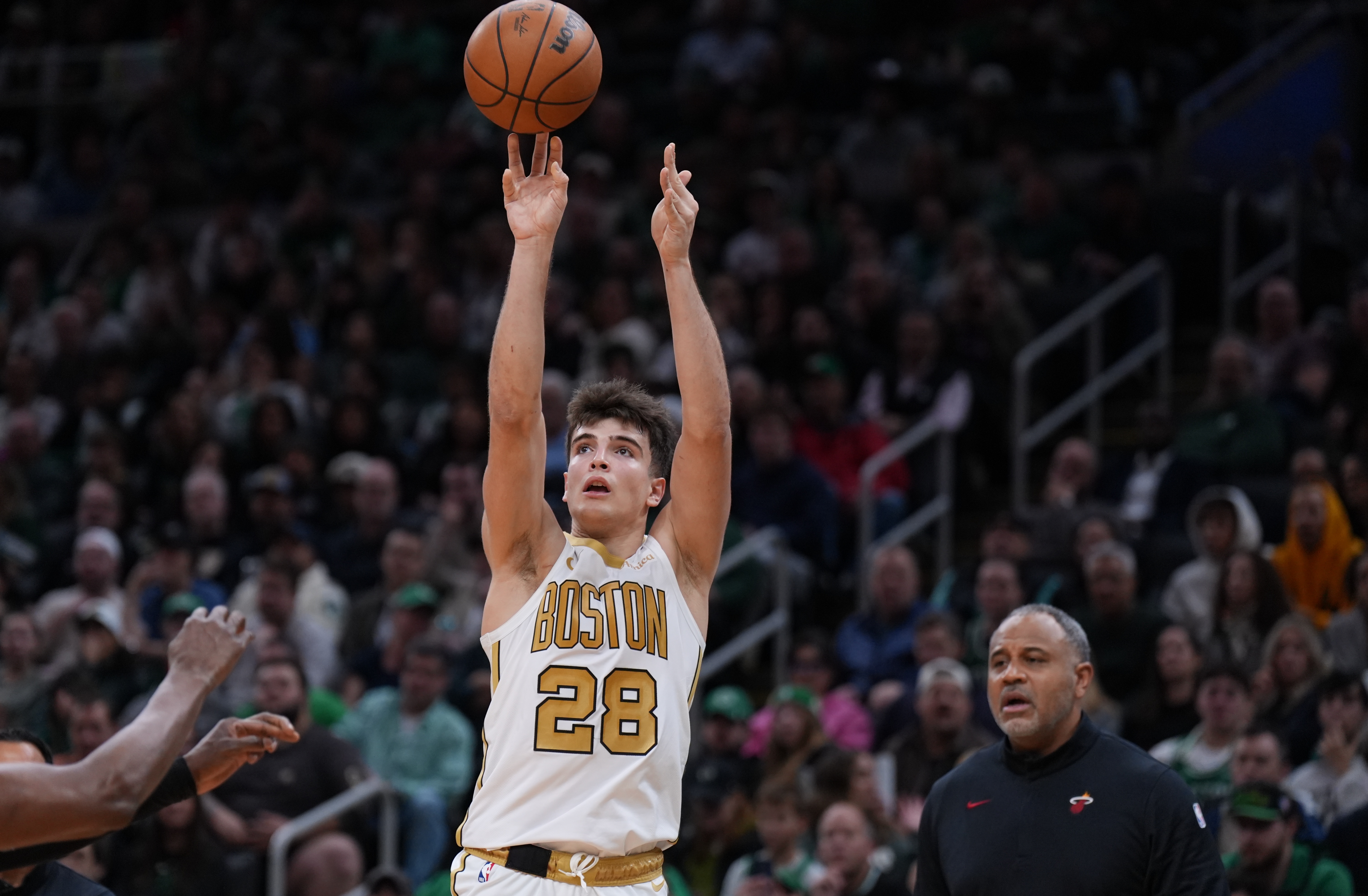 Kaiyun Sports-开云体育-命中绝平三分！布朗：冈萨雷斯打得很棒 对他和球队都是重要时刻